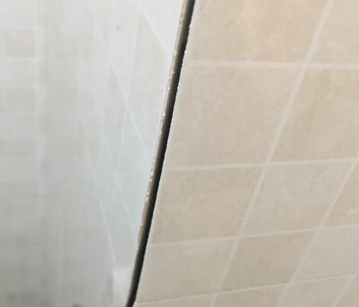 本溪瓷砖空鼓维修公司分享阳台瓷砖脱落的修复过程可以分为以下几个步骤