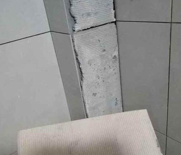 本溪瓷砖空鼓维修公司分享下厨房瓷砖脱落的补救措施。